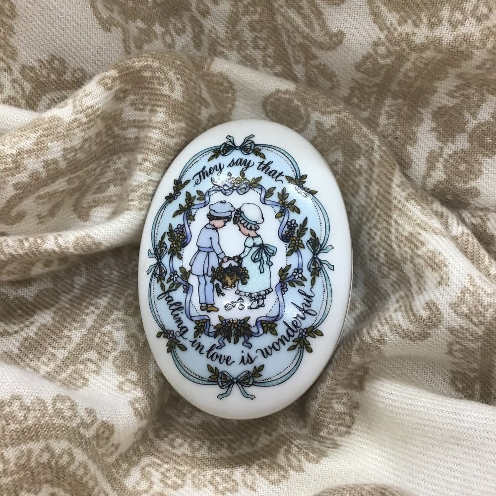 🌼Porcelain Music Box ~ Songs of Love ~ Kate Lloyd Jones🌼(# 331)
